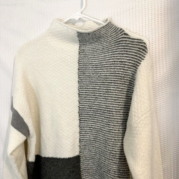 Cyrus Women's Color Block Turtle Neck Sweater Gray - Picture 2 of 6